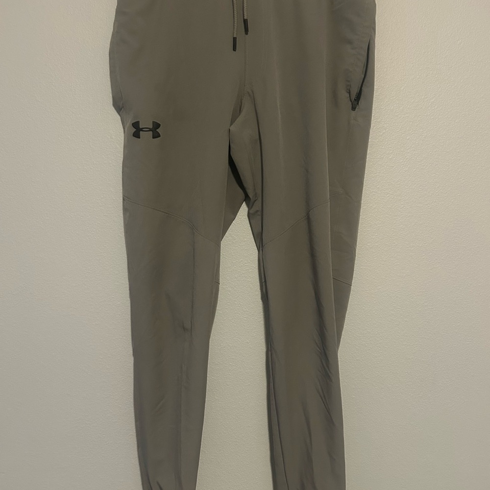 Under Armour Men's Joggers in Gray